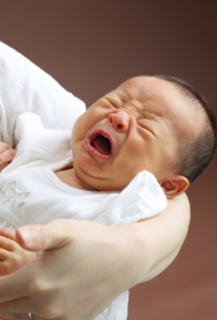 宮参り泣いてる